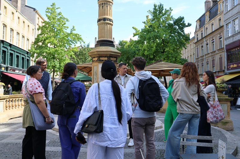 Les étudiants en droit franco-allemand en visite guidée de la ville de Metz