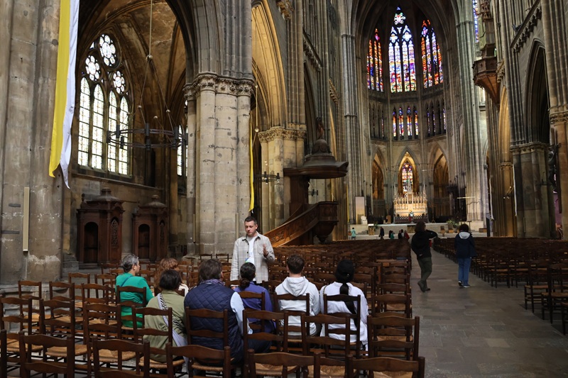 Les étudiants en droit franco-allemand durant la visite guidée de la ville de Metz 