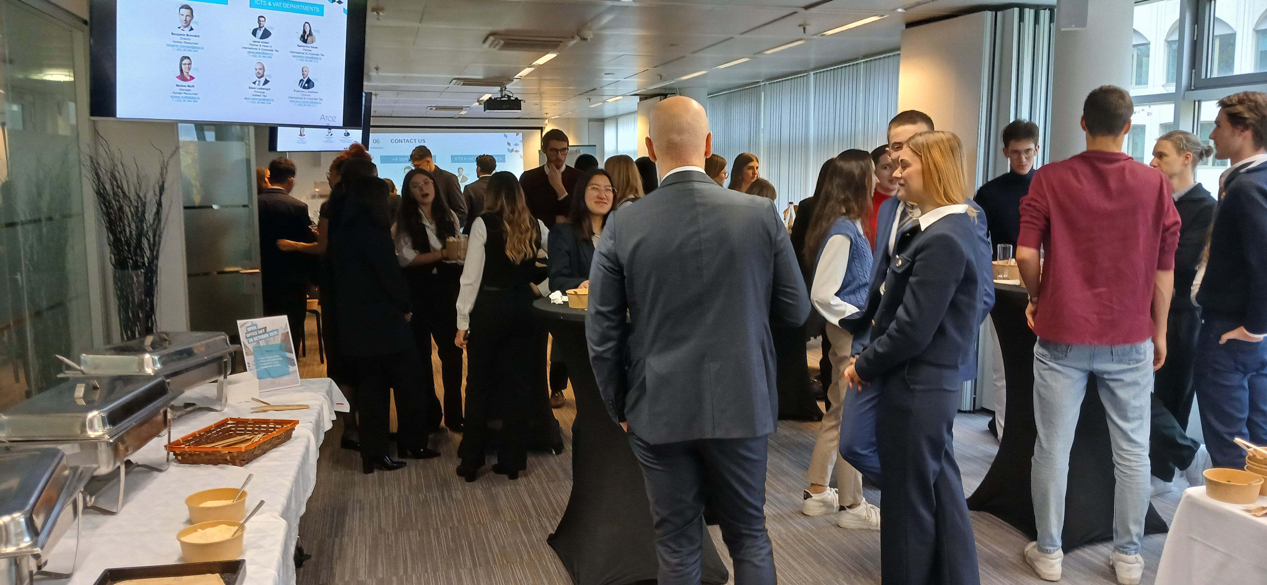 les étudiants du master 2 procédures et fiscalité appliquées et du master 2 droit des affaires transfrontières