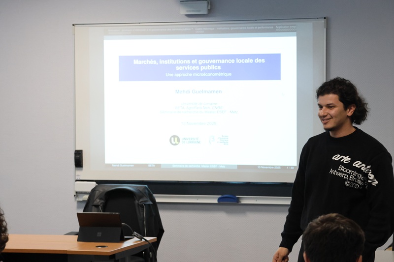 Mehdi GUELMAMEN devant les étudiants en économie