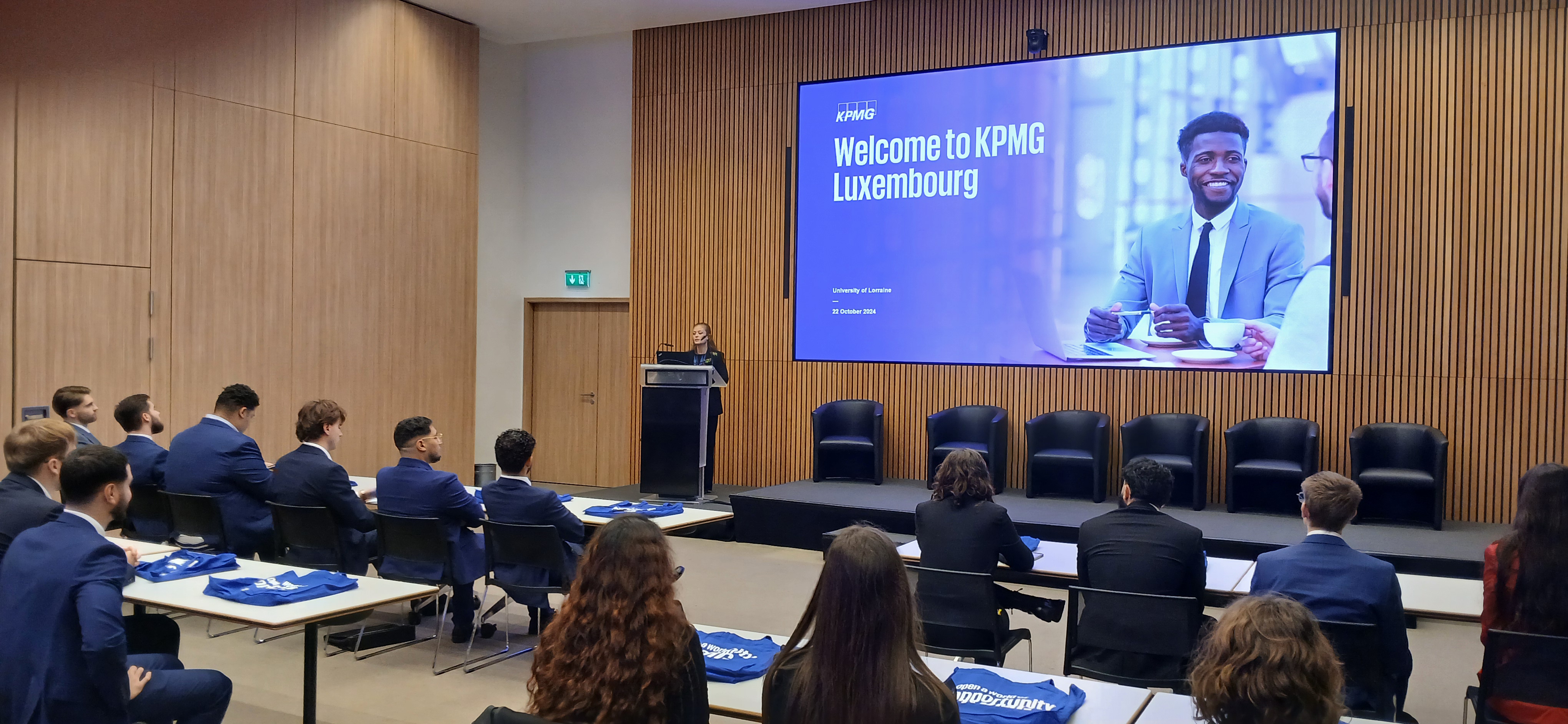 Accueil de la promotion des fiscalistes chez KPMG